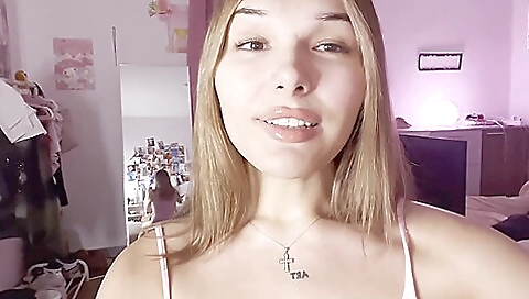 Amateur brunette gets fucked in ass in hardcore porn video