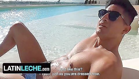 Bareback action of a gorgeous bitch with a hairy pussy