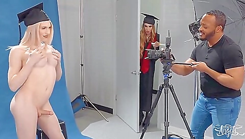 Blonde amateur shows a deepthroating and rimming scene