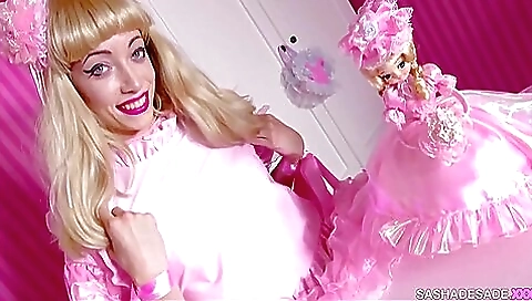 Blonde stepsister gets a facial cumshot from her stepdad