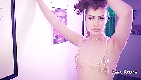 Rana katana masturbates and plays with her big ass