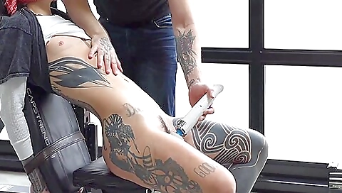 A tattooed guy gets nailed on the gym floor and fucked
