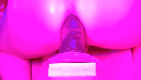 Amateur solo girl with a fat ass shows off her ass